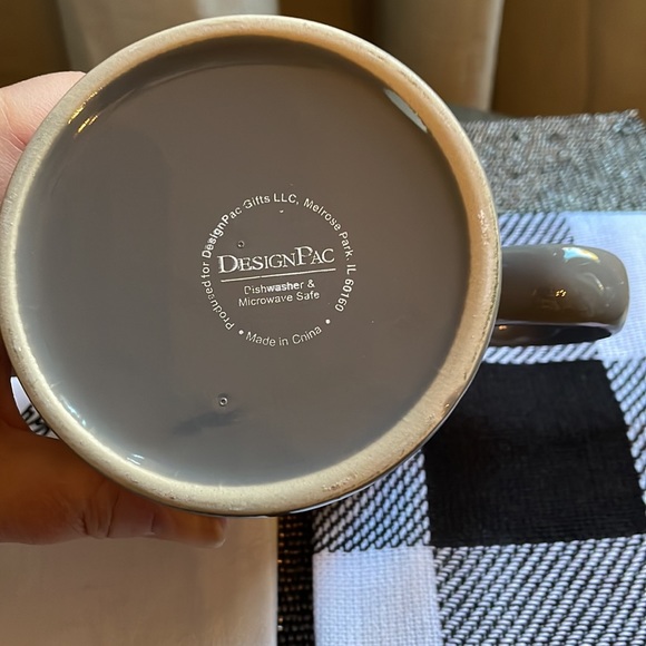 New! 20 ounce gray/white glazed mug and 2-100% cotton dish towels, Xmas - Picture 5 of 10